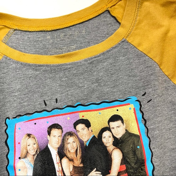 Friends cropped raglan tee - Picture 4 of 4